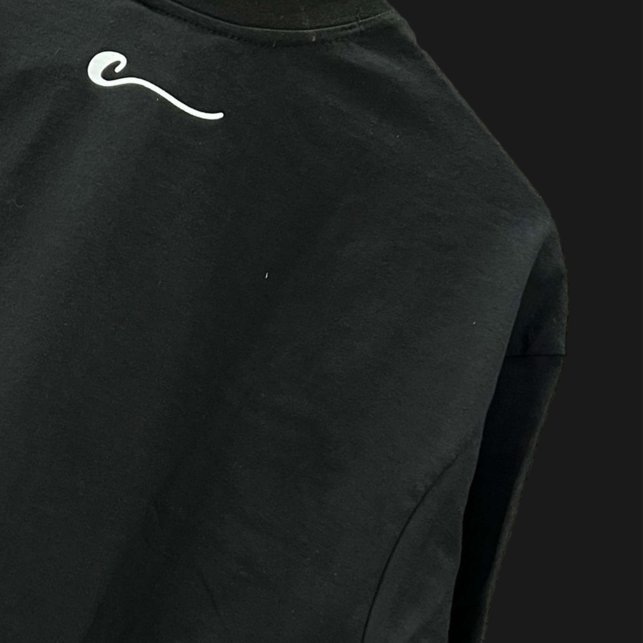 BLACK SIGNATURE ESSENTIAL T-SHIRT